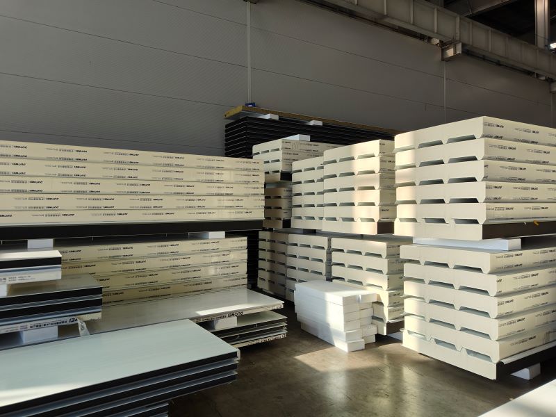200mm PIR Roof Panel 1 200mm PIR Roof Panel 1